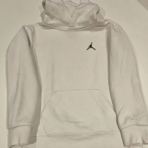 Jordan Hoodie  - Snygg Jordan hoodie! Size M 10/11 years. Säljer åt min bror.