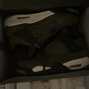 Jordan 4 olive green - helt ny skriv om du ar intereserad kan disskutera pris