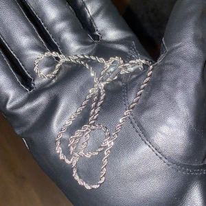 Halsband - Fint halsband aldrig använt. Passa på!