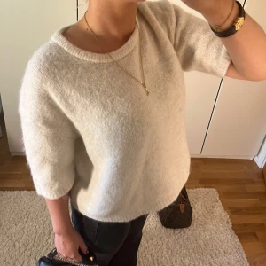 Stickad T-shirt  - Super fin stickad T-shirt 💕💕jätte bra kvalitet 