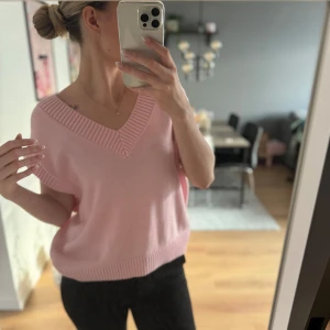 Rosa väst  - Rosa väst från bikbok i stolek S🩷 Knappt använd 