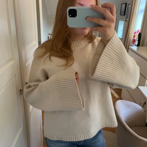 Kashmir tröja - Säljer denna super najs Ull och Kashmir tröjan från H&M i strl S! 