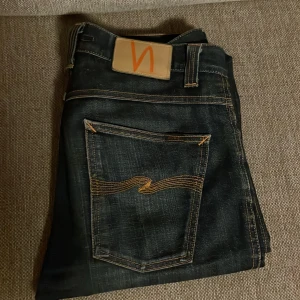 Nudie jeans - Riktigt feta nudie jeans - 9,5/10 sick. Storlek 32/34 - Hör av dig vid funderingar 🐍