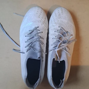 adidas Predator Accuracy - "Fotbollsskor av högsta kvalitet till salu! Använda endast några få gånger, dessa skor kostade ursprungligen 2700kr men jag erbjuder dem till ett riktigt bra pris. Säljes för endast 1600kr,