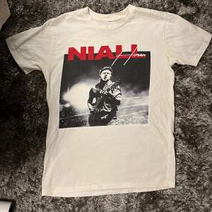 Niall Horan T-shirt i väldigt bra skick!  Använt fåtal gånger!  Storlek S