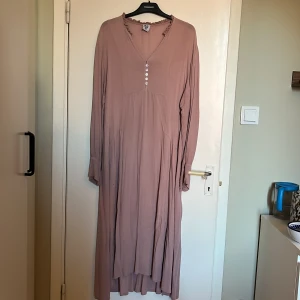 Maxi klänning  - Onesize klänning från Stajl, rosa i bomullsmateiral. 