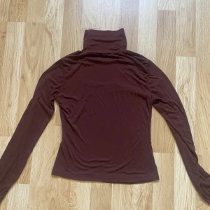 Vinröd polotröja  - Vinröd polotröja