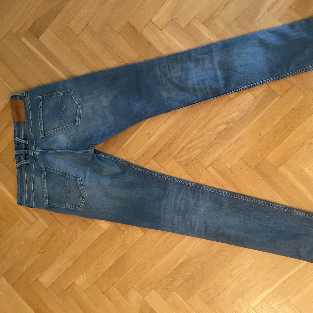 storlek 34 priset kan diskuteras  knappst använd. Jeans & Byxor.