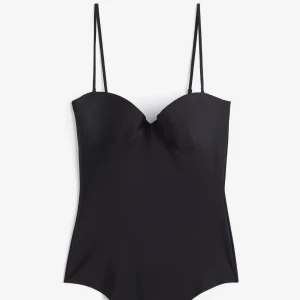 Body H&M - Slutsålda bodyn i mikrofiber från H&M💗 Helt ny med prislappar kvar  Storlek 80B