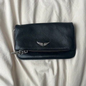 Zadig&Voltaire  - Zadig&Voltaire väska, aldrig använd. Säljer för den inte kommer till användning. KAN GÅ NER I PRIS