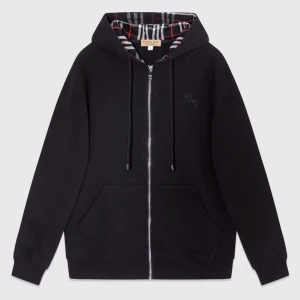 Burberry svart hoodie - Säljer snygg Burberyy hoodie, svart färg, bästa kvalité i markanden, helt oanvänt, bra skick. ( alla storlekar inne just nu )