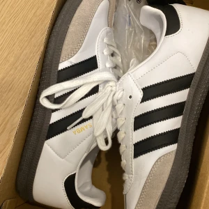Adidas samba og - Helt ny   Har haft den på mig en gång 