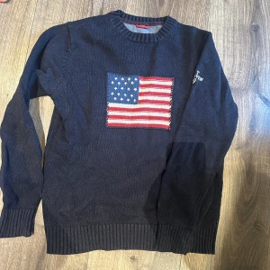 Tröja - Normal i storleken. 