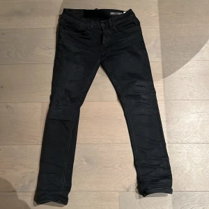 Dondup jeans george  - Tjena, säljer dessa riktigt feta dondup jeansen, strl 29