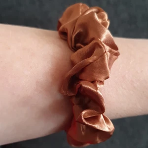 1st scrunchie, Ny Oanvända  - 1st scrunchie, Ny Oanvända 