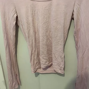 Tröja - Gina tröja i st xs  Slit i armen