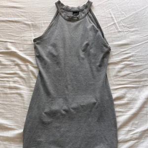 Klänning - Jätte fin klänning (framhäver former)