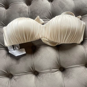 Calzedonia bikini - Så fin och populär bikini från calzedonia som tyvärr var för stor för mig. 