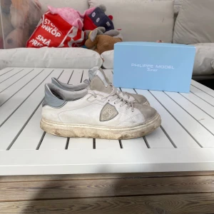 Phillipe model skor - Tja| Säljer dessa väldigt snygga skor av märket Philippe model! Kan tvätta innan försäljning!