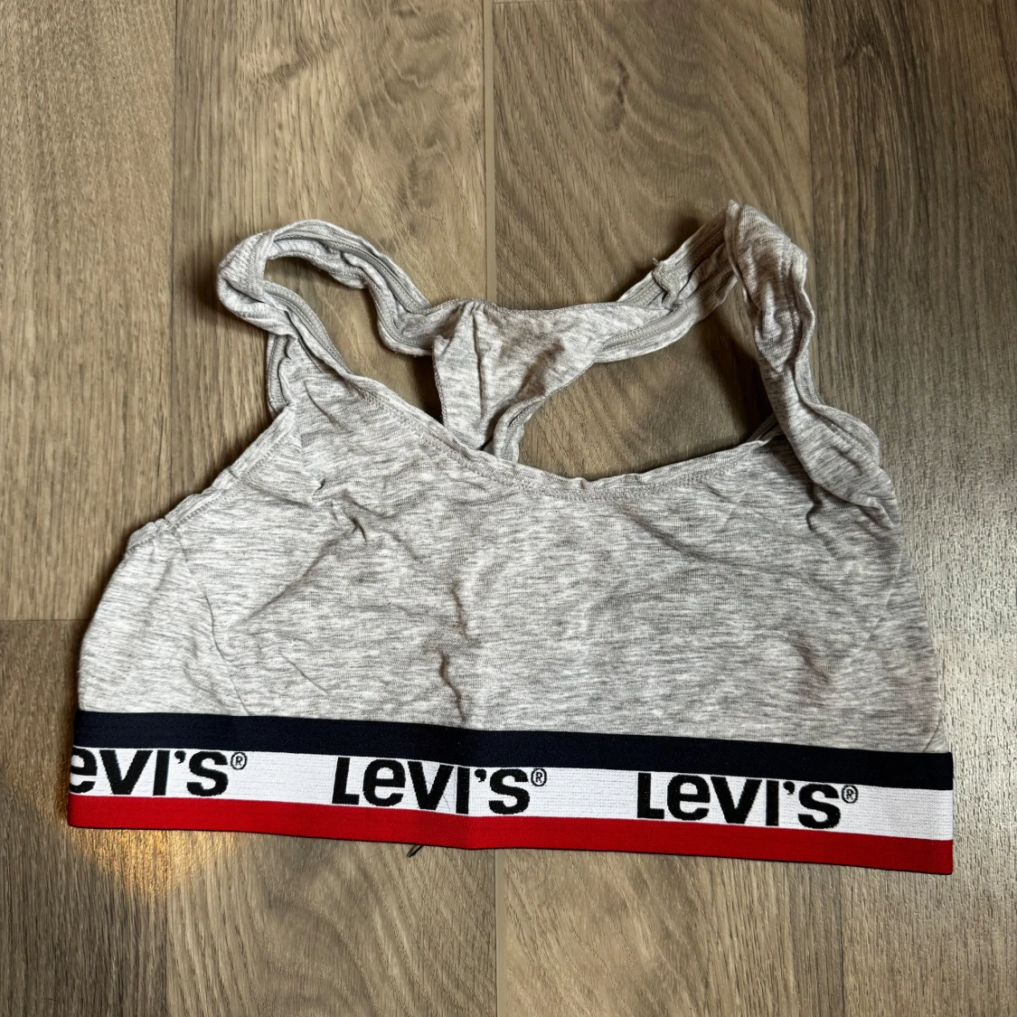 Leviś topp storlek S