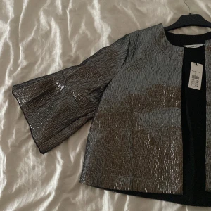 Silvrig blazer - Nyskick med prislappen kvar! Populär modell som tyvärr inte säljs längre!💥💞💞💞
