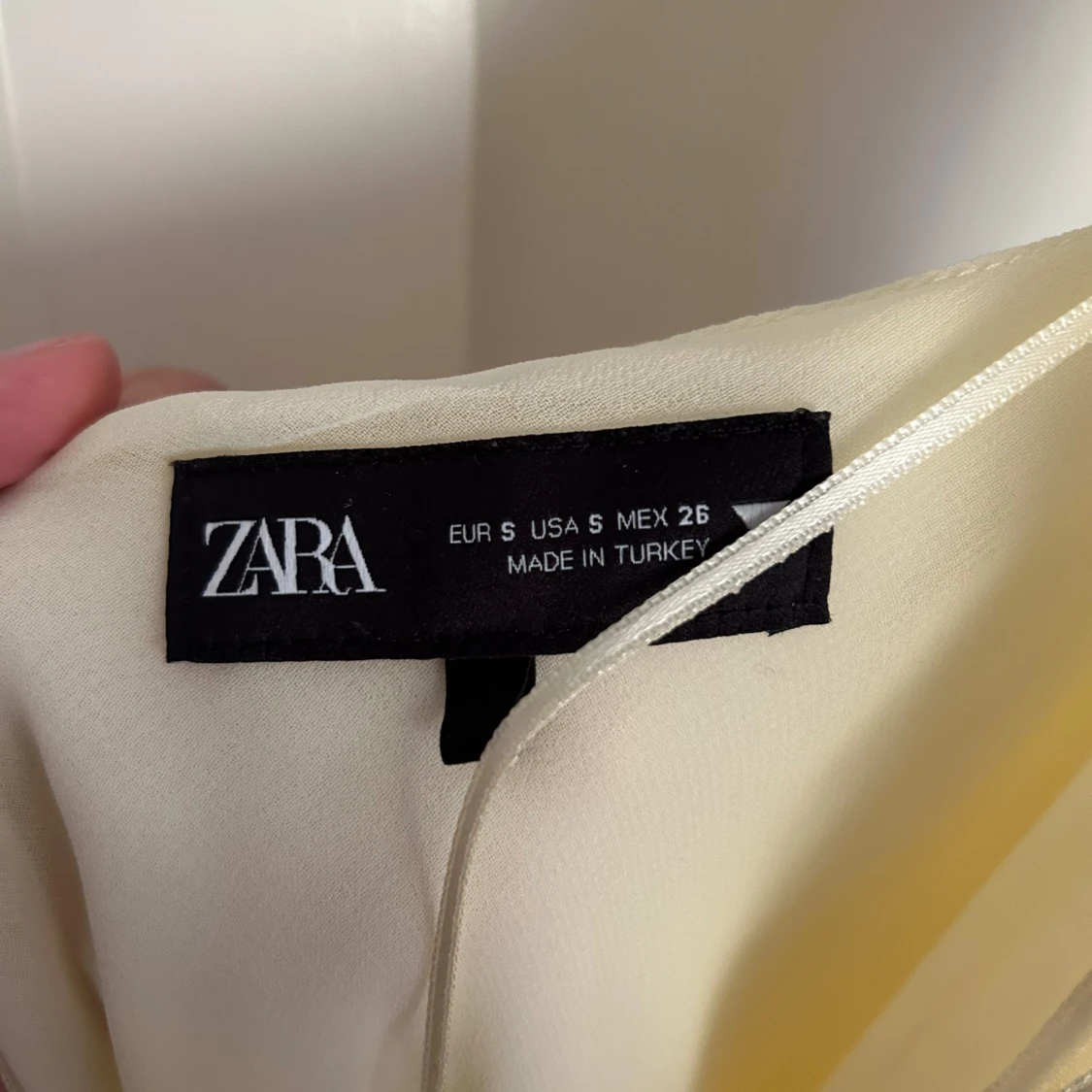 Ljusgul klänning Zara - 91