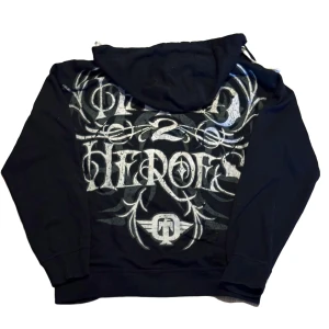 tapout hoodie - sjuukt fet tapout hoodie🤯🤯zippern är trasig🤐osäker ifall jag vill sälja men skicka bud🧙‍♂️🧙‍♂️