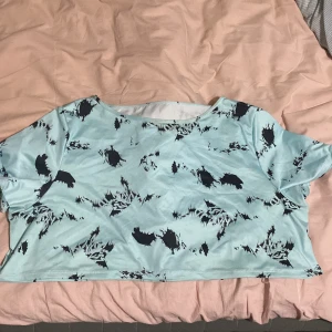 Tränings magtröja  - Lättare material som andas, lite mer på oversized sidan  Gott skick använd 1 gång 