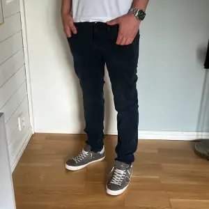 Replay Jeans | skick 9/10 | Storlek 31/32 | Pris - 499kr | Modellen är ca 177cm lång | Fraktar via PostNord eller Instabox på köparens bekostnad | Hör av dig vid minsta fråga eller fundering!!