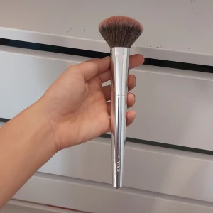 Caia borste F17 - Den är för smink. Jätte bra har haft en sådan innan.