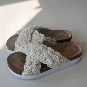 Sandaler storlek 38 - Sandaler som är använda Max 4 ggr så de är i bra skick :) Får ingen användning av dem längre 