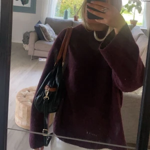 Stickad tröja Gina  - Oanvänd stickad tröja, prislappen kvar, slutsåld på hemsidan