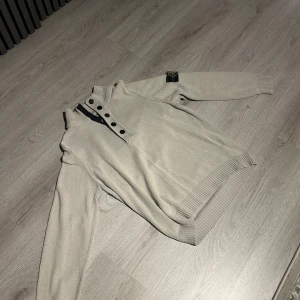 Stone Island Zip - Storlek M, Beige grå färg, fint skick