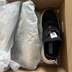 Steven Madden skor - Helt nya. Aldrig använda. 