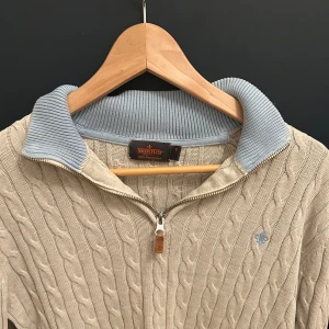 Morris zip - Morris half zip biege. Jätte fint skick inga defekter. Storlek S