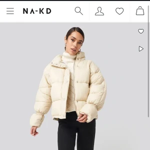 Pufferjacka NAKD - SLUTSÅLD pufferjacket från NA-KD i storlek 36. Nypris 549, mitt pris 350. Kommer tyvärr inte till användning. Bara att skriva vid frågor💕
