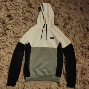 Mckenzie hoodie - Väldigt snygg Mckenzie hoodie. Oanvänd. 