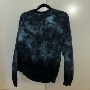 LV sweatshirt - För mer info o bilder skriv 