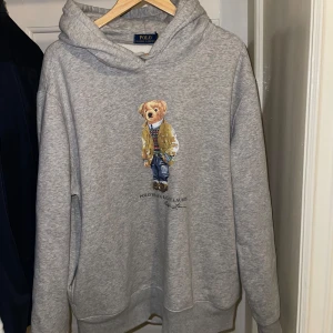 Ralph Lauren Hoodie - Riktigt fet hoodie som är perfekt för hösten! Skick 9/10