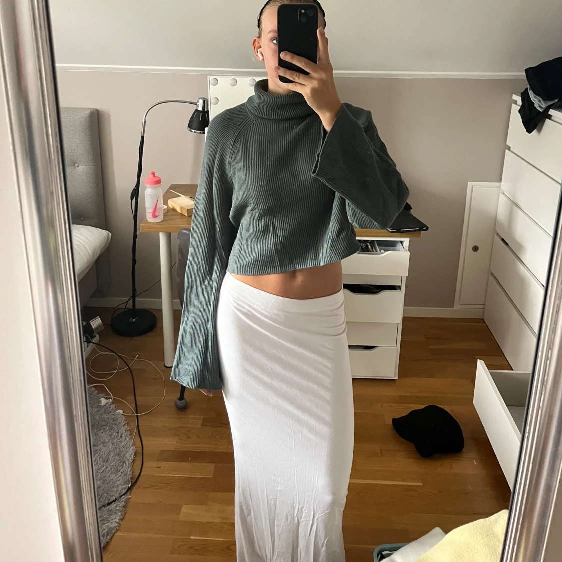 Stickad grön/blå/turkos polo tröja. Storlek S - 90