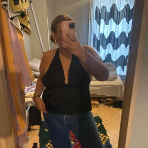 Helt ny topp från Gina!❤️‍🔥 - Hej säljer denna fina helt oanvända toppen från Gina Tricot riktigt fin festligt topp🪩köpte den idag men råkade ta bort prislappen så kan inte retunera den💘
