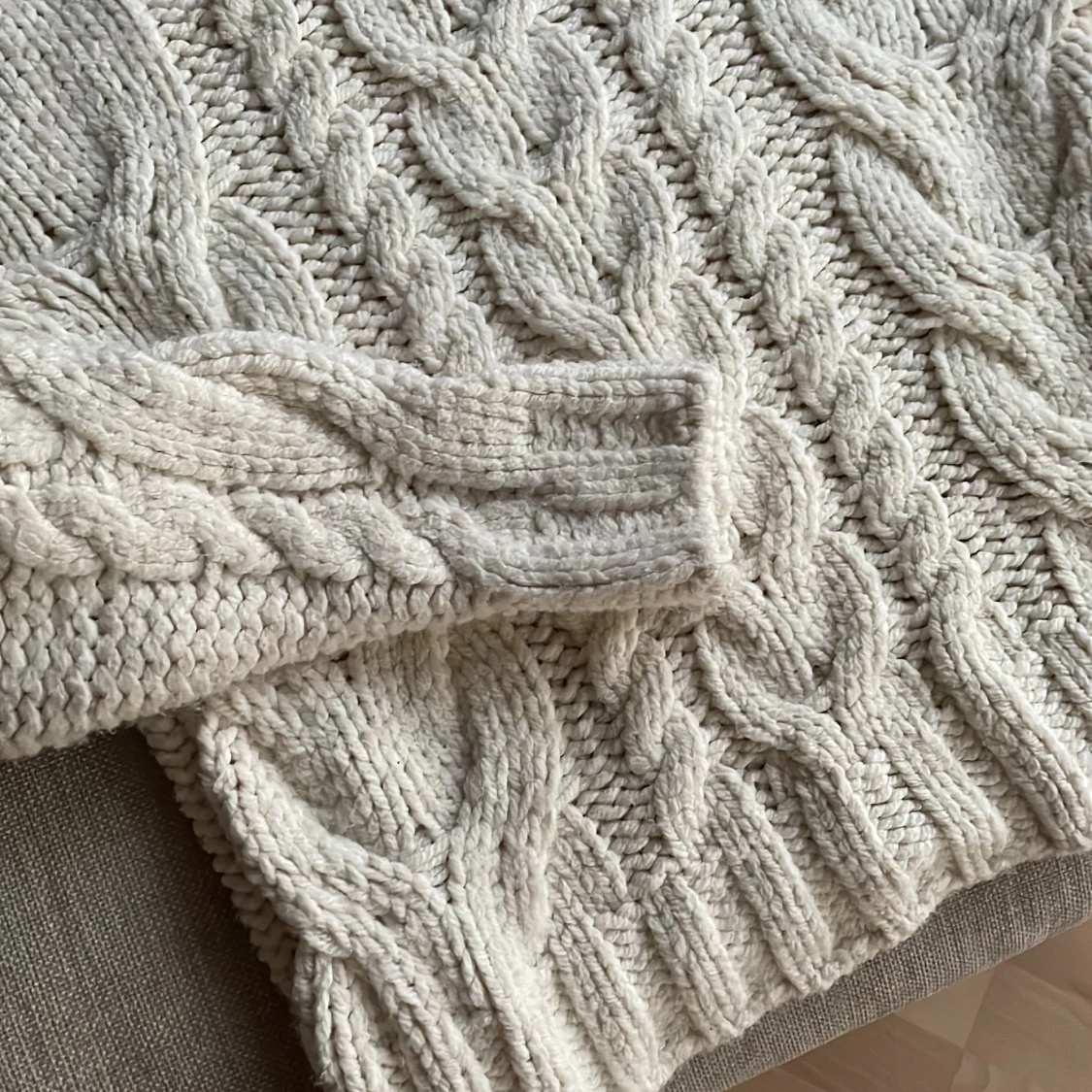 KABELSTICKAD TRÖJA - 91