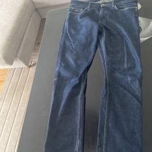 Mått 33/32, nya jeans använt dem 4 gånger väldigt snygga och passar till allt 