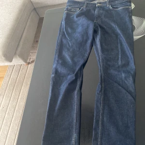 Hugo boss jeans  - Mått 33/32, nya jeans använt dem 4 gånger väldigt snygga och passar till allt 