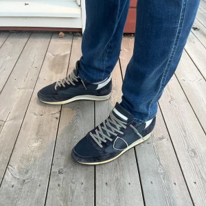 Phillipe model skor - Hej! Vi säljer nu dessa exklusiva phillipe model trpx skor i storlek 41/42 | som är perfekta nu till höst/vintern | skick 9/10 | Inga defekter | OG box medkommer vid köp | säljs nu för endast 1799kr! | skriv vid minsta fundering👍⭐️ 