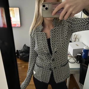 Söt kofta  - Så söt kofta/kavaj från Odd Molly!🤍🤍