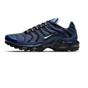 Nike sneakers  - Jag jobbar för ett företag som säljer skor och kläder för billigt vi har fått in nu massa air Max fn skor det finns alla men om det inte finns så kan vi fixa det