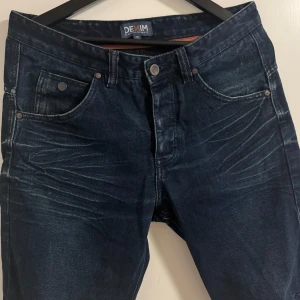   Shorts  - 31 bredd. 100kr för både