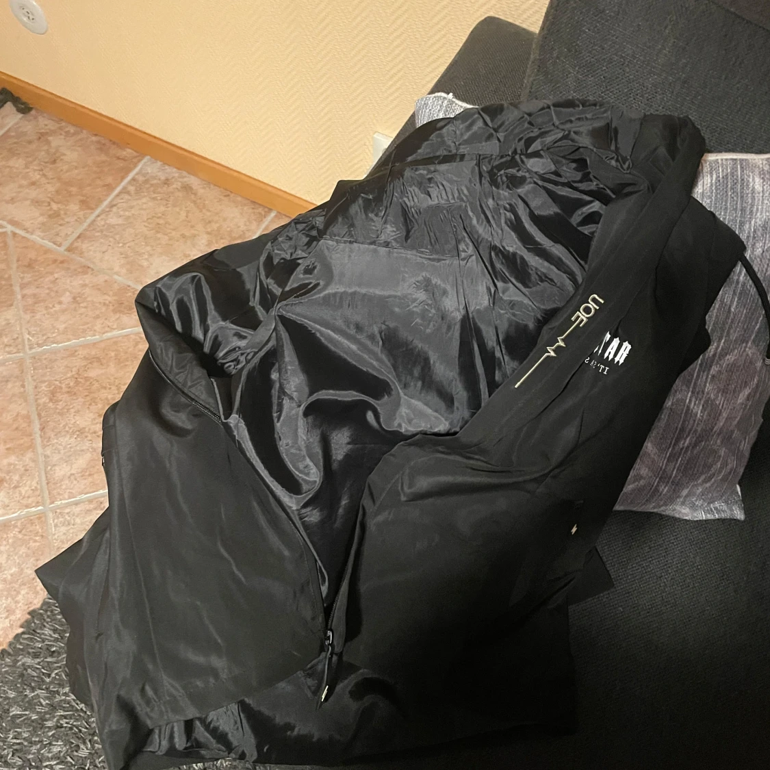 Svart vindjacka från Trapstar - 91
