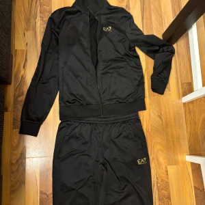 Armani dress - Armani dress storlek m perfekt nu till vinter 